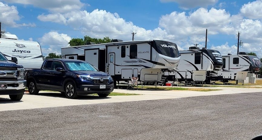 Full Hookup: 30 & 50 Amp — Eagle Resorts RV Park